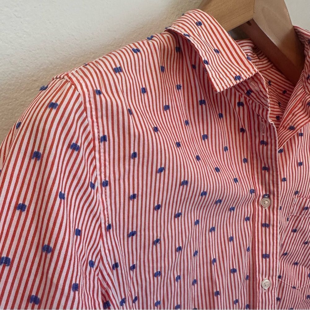 GAP Fitted Boyfriend Button Front Shirt - Picture 3 of 4